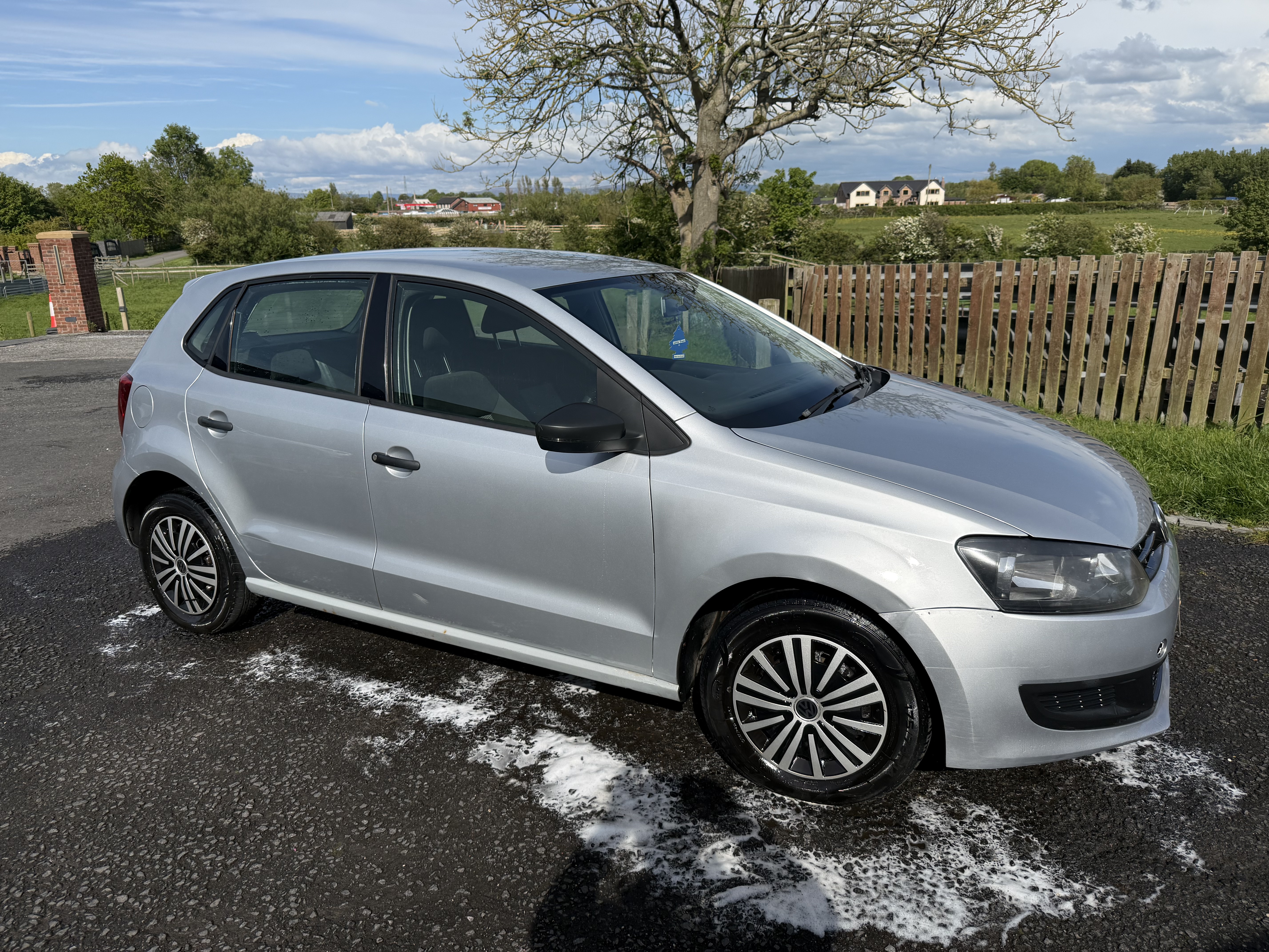 VOLKSWAGEN POLO
